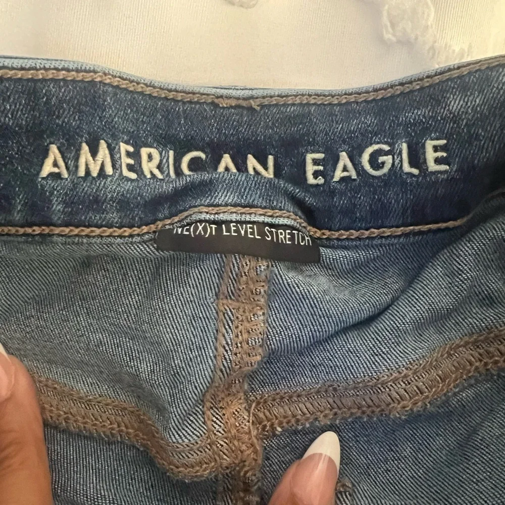 American Eagle Outfitters Ripped Blue Skinny Jeans.  Size 6. Great Fit & Stretch - Picture 4 of 5